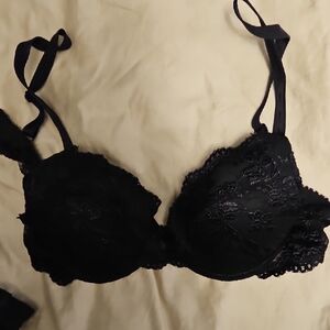 La Vie En Rose Black Lace Bra